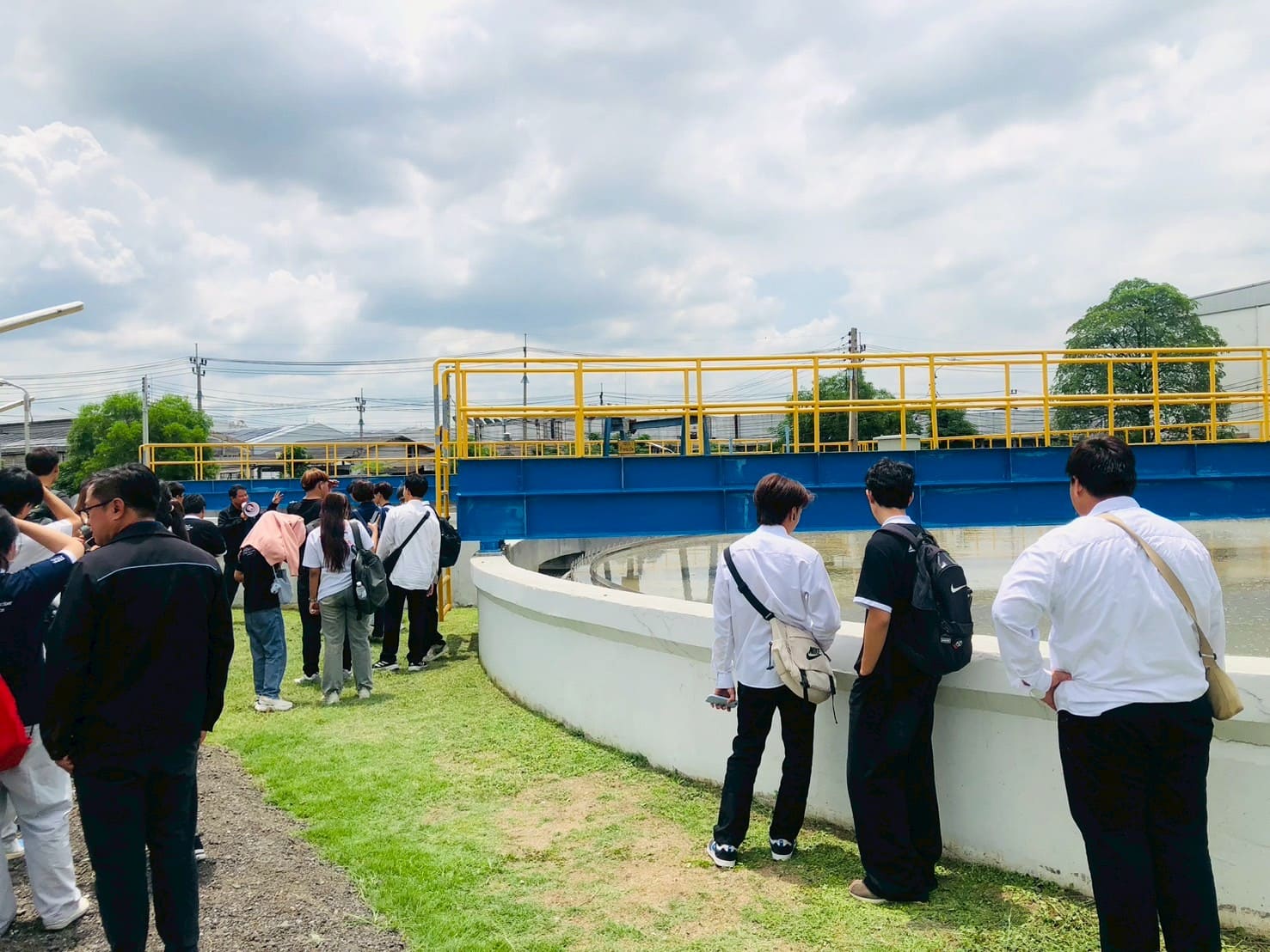 509293919_1312255670909363_611145814879370995_n-min เฟรชชี่วิศวะหอการค้า ลงพื้นที่นิคมฯ เรียนรู้เทคโนโลยีของจริง