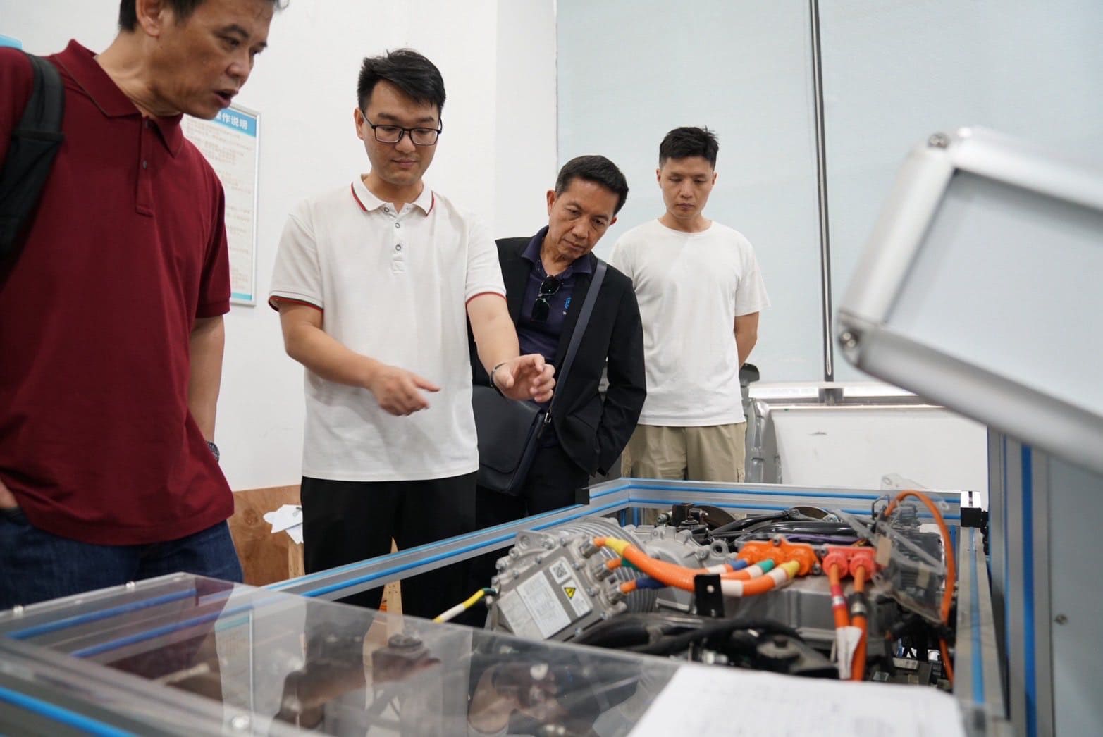 ev-Liuzhou-china-utcc-min-2 เจาะลึกเทคโนโลยียานยนต์ไฟฟ้าที่ Liuzhou Railway College