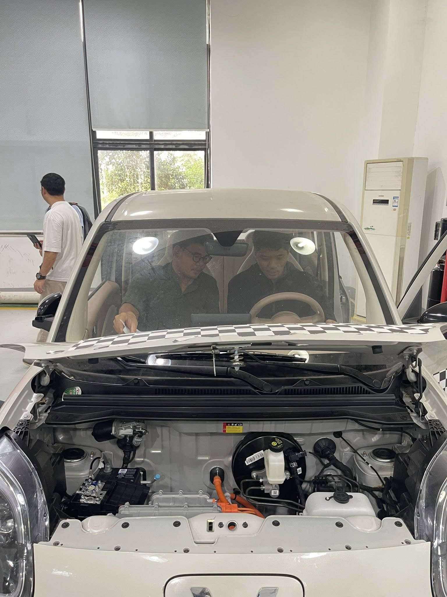 ev-Liuzhou-china-utcc-min-3 เจาะลึกเทคโนโลยียานยนต์ไฟฟ้าที่ Liuzhou Railway College