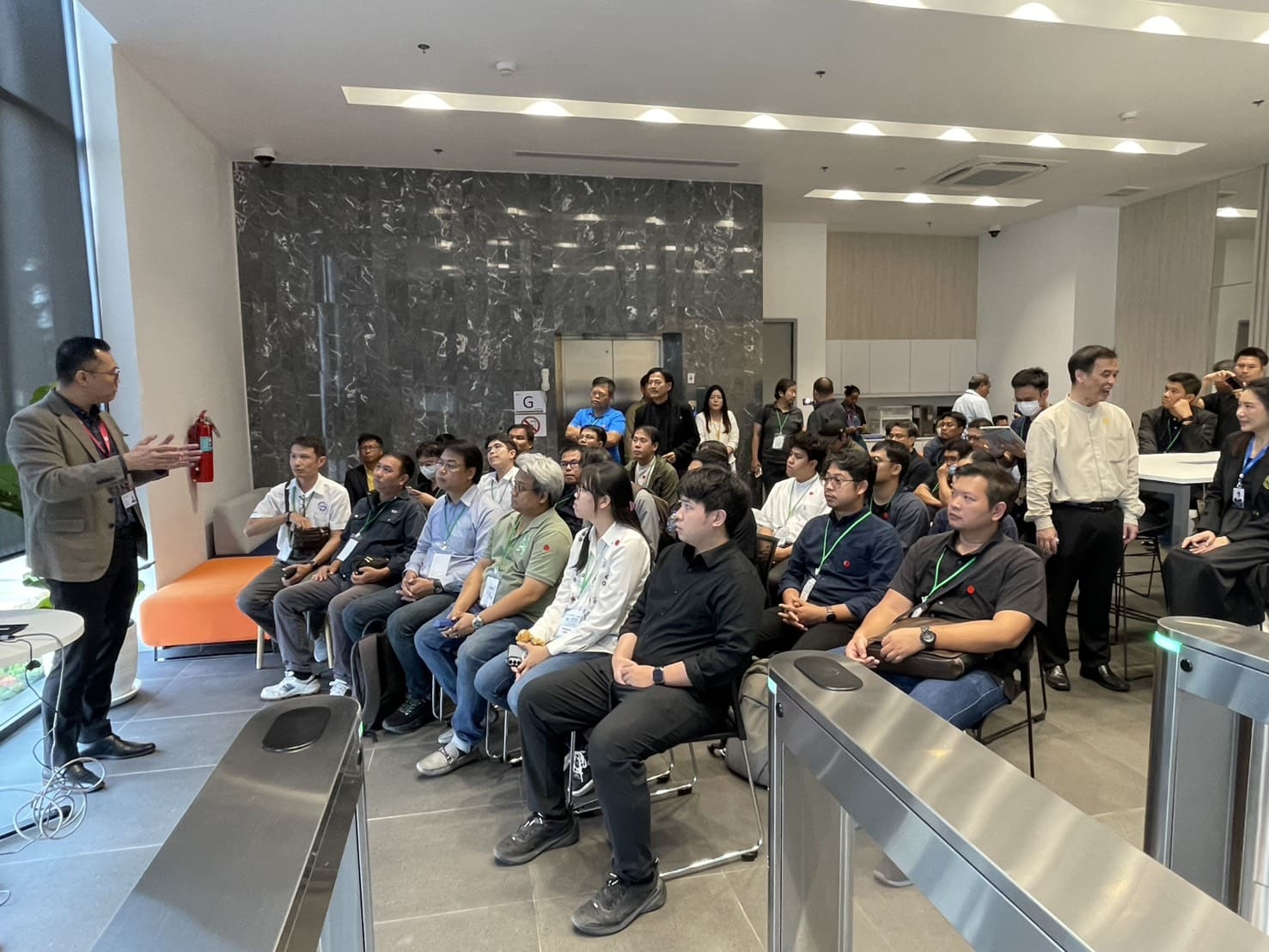 ยกระดับศักยภาพบุคลากรผ่านประสบการณ์จริง ลงพื้นที่ พร้อมรับฟังการบรรยายนวัตกรรมด้านเทคโนโลยีสารสนเทศที่ทันสมัย