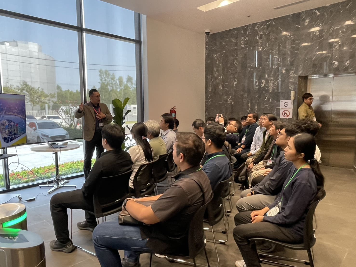 ยกระดับศักยภาพบุคลากรผ่านประสบการณ์จริง ลงพื้นที่ พร้อมรับฟังการบรรยายนวัตกรรมด้านเทคโนโลยีสารสนเทศที่ทันสมัย