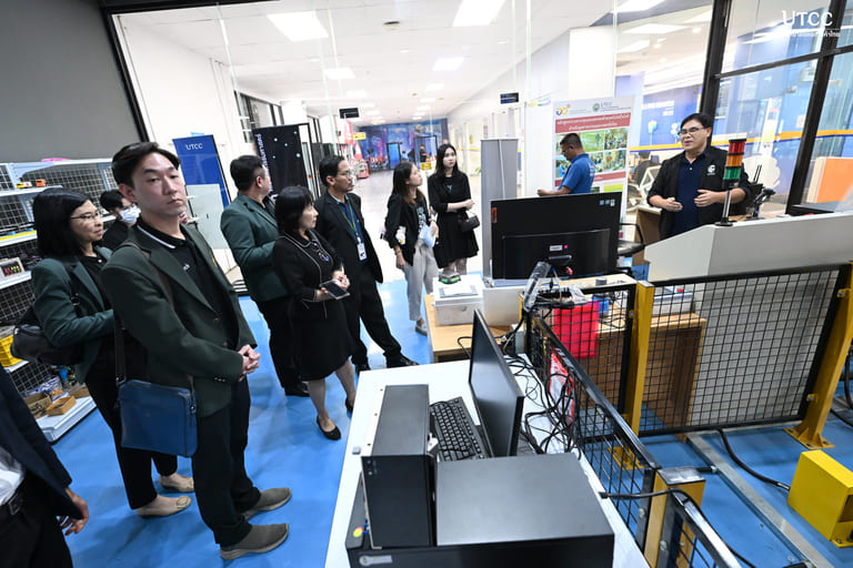 คณะวิศวกรรมศาสตร์ ได้ให้การต้อนรับ คณะศึกษาดูงานจากมหาวิทยาลัยสุโขทัยธรรมาธิราช เยี่ยมชมศึกษาดูงาน AI Innovation