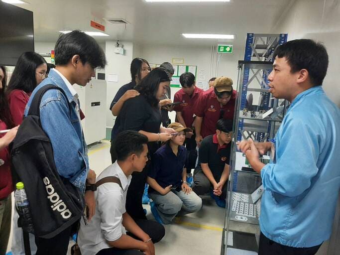 วิศวะฯ ม.หอการค้าไทย บุก L&#038;E เจาะลึกเทคโนโลยี Smart Lighting และระบบคลังสินค้าอัจฉริยะ