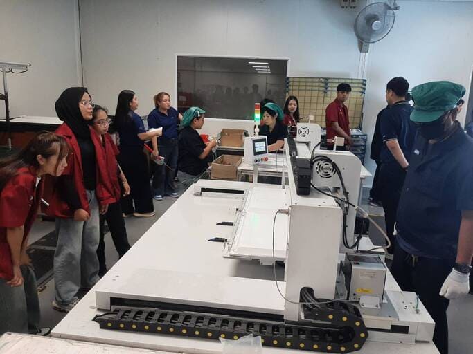 วิศวะฯ ม.หอการค้าไทย บุก L&#038;E เจาะลึกเทคโนโลยี Smart Lighting และระบบคลังสินค้าอัจฉริยะ