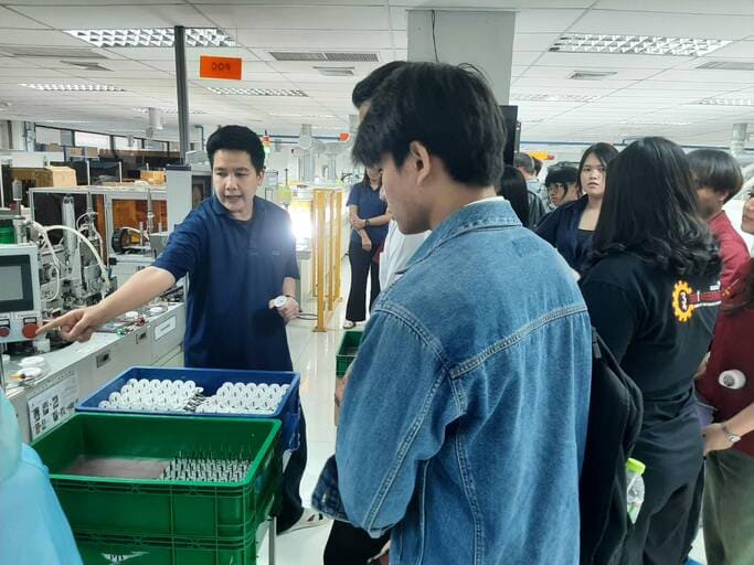 วิศวะฯ ม.หอการค้าไทย บุก L&#038;E เจาะลึกเทคโนโลยี Smart Lighting และระบบคลังสินค้าอัจฉริยะ