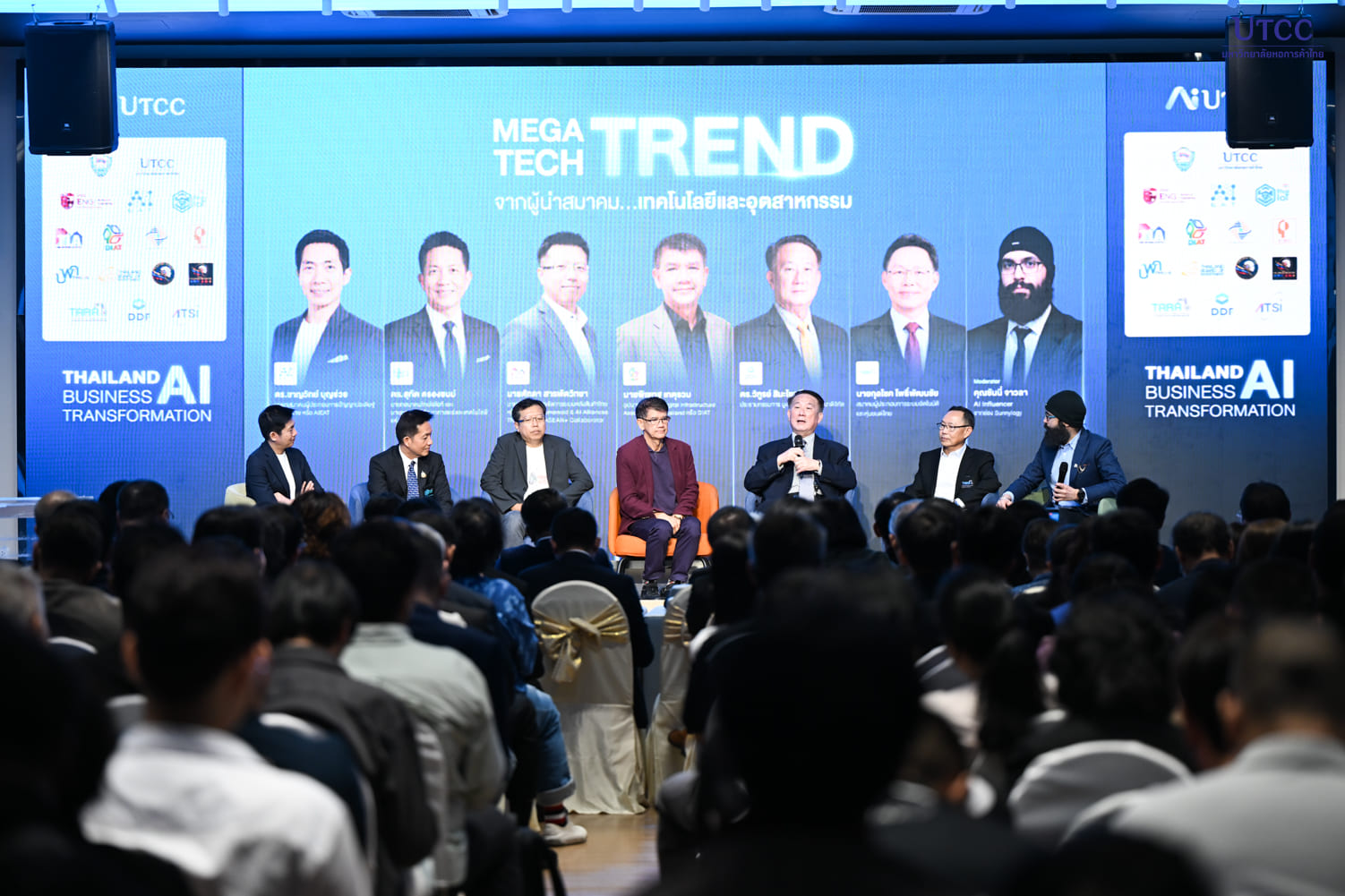 Maga Tech Trend ถือเป็นเวทีที่สร้าง Impact ให้กับวงการธุรกิจไทยอย่างแท้จริง ผ่านการเจาะลึกเทรนด์ AI, IoT, Humanoid และ Infrastructure กับ“ตัวจริงสายเทค” ระดับประเทศ ที่มาร่วมกันเปลี่ยนจาก &#8220;เทรนด์&#8221; ให้กลายเป็น &#8220;กลยุทธ์ที่ใช้ได้จริง&#8221;