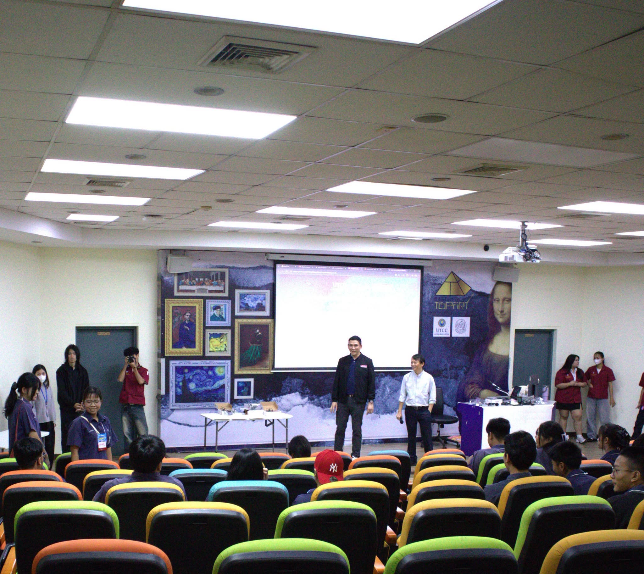 วิศวกรรมศาสตร์ UTCC จัด Campus Visit เปิดประสบการณ์นักเรียนราชวินิตมัธยม ผ่าน Workshop เครื่องบินกระดาษบังคับวิทยุ