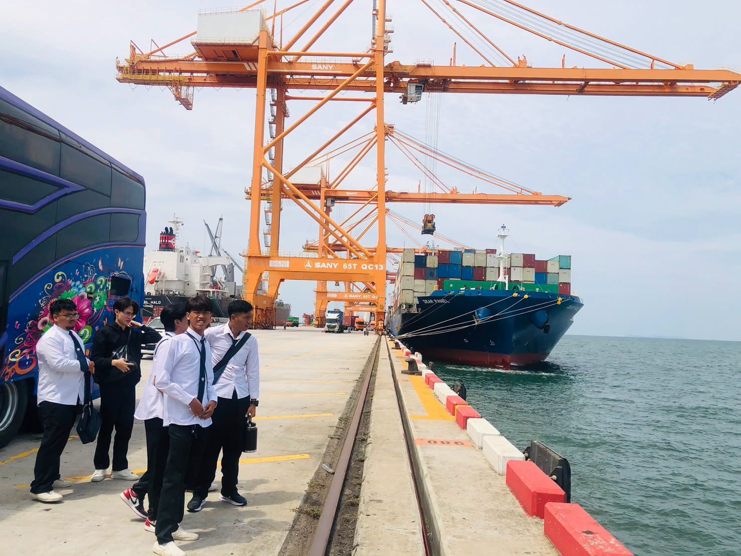 นักศึกษาวิศวกรรมศาสตร์ UTCC ศึกษาดูงาน KLN Seaport แหลมฉบัง เปิดประสบการณ์โลจิสติกส์และอุตสาหกรรมจริง