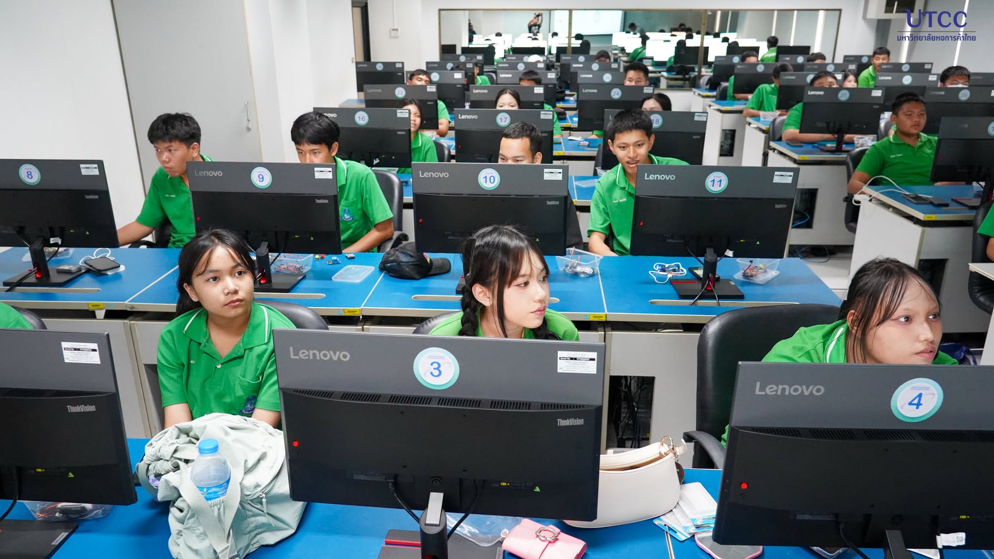 วิศวกรรมศาสตร์ UTCC จัด Workshop “เขียนโปรแกรม Arduino ควบคุมแขนกลด้วย ESP32” ให้นักเรียนโรงเรียนสิงห์สมุทร