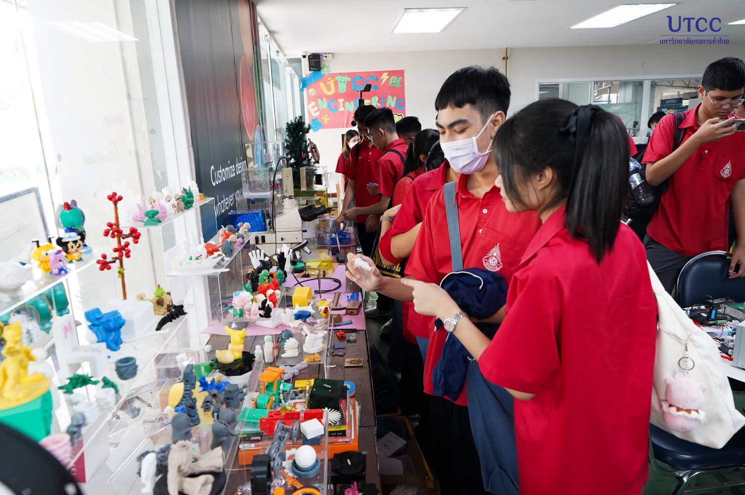 วิศวกรรมศาสตร์ UTCC เปิด Workshop Arduino–ESP32 ให้นักเรียนห้องเรียน AI สตรีวิทยา 2 ทดลองควบคุมแขนกล