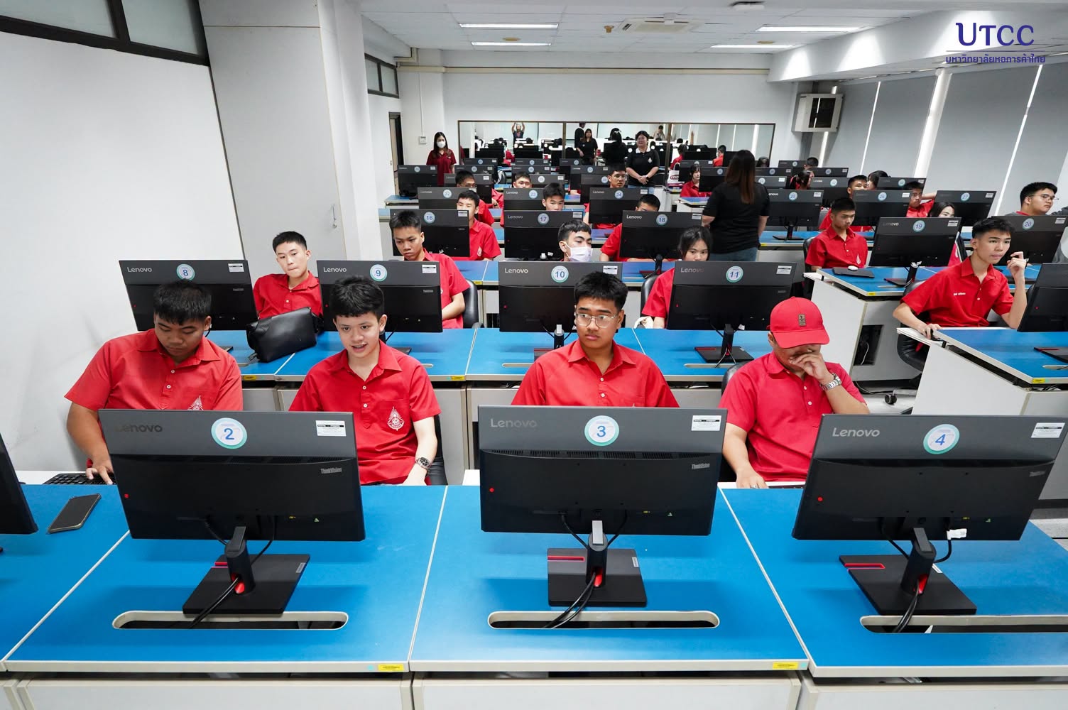 วิศวกรรมศาสตร์ UTCC เปิด Workshop Arduino–ESP32 ให้นักเรียนห้องเรียน AI สตรีวิทยา 2 ทดลองควบคุมแขนกล