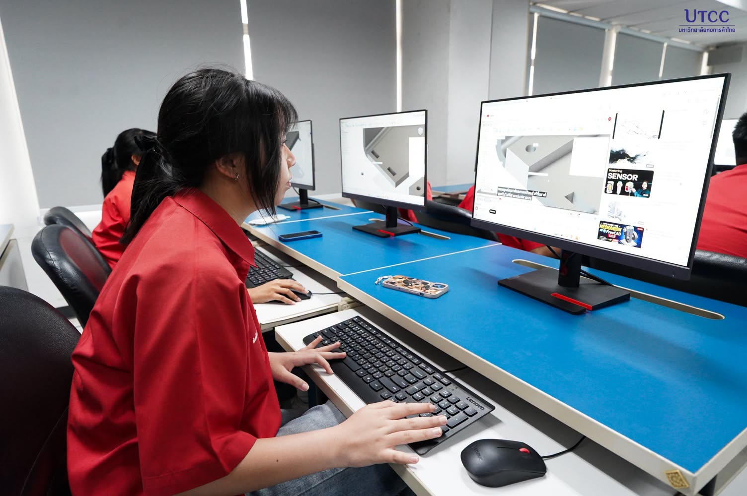 วิศวกรรมศาสตร์ UTCC เปิด Workshop Arduino–ESP32 ให้นักเรียนห้องเรียน AI สตรีวิทยา 2 ทดลองควบคุมแขนกล